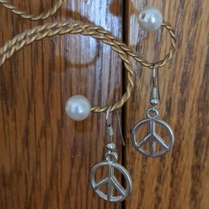 Peace Sign Earrings ✌️